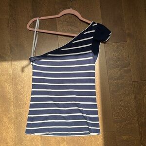 Lilly Pulitzer navy and white one shoulder shirt.  Perfect for the 4th